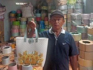 Dulunya Pemulung, Pria Ini Kantongi Ratusan Juta dari Sulap Tali Jadi Tas