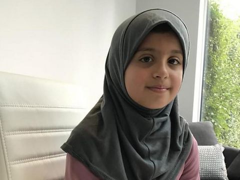 Foto Maariya Aslam, anak berusia delapan tahun di Inggris menghafal Al-Qur'an sambul membantu anak-anak di Suriah.