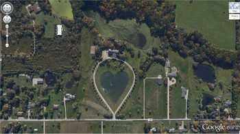 Danau dengan bentuk gambar hati terletak di stasiun kolombia, Ohio, Amerika Serikat. Foto: Dok. Google Earth