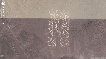 Beberapa pola aneh di dekat fasilitas militer China di Gurun Gobi. Foto: Dok. Google Earth