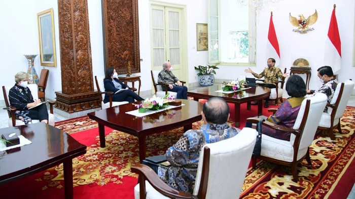 Presiden Joko Widodo menerima sejumlah pimpinan Bank Dunia di Istana Merdeka, Jakarta, Rabu (16/2). Nah, penasaran seperti apa gaya Jokowi?