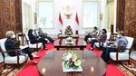 Intip Gaya Jokowi Ngobrol Bareng Petinggi Bank Dunia