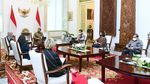 Intip Gaya Jokowi Ngobrol Bareng Petinggi Bank Dunia