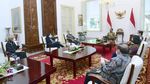 Intip Gaya Jokowi Ngobrol Bareng Petinggi Bank Dunia