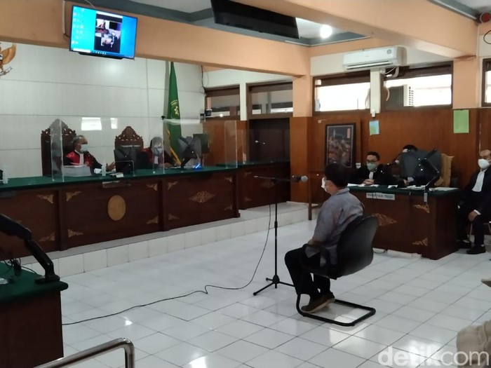JE menjalani sidang di PN Malang