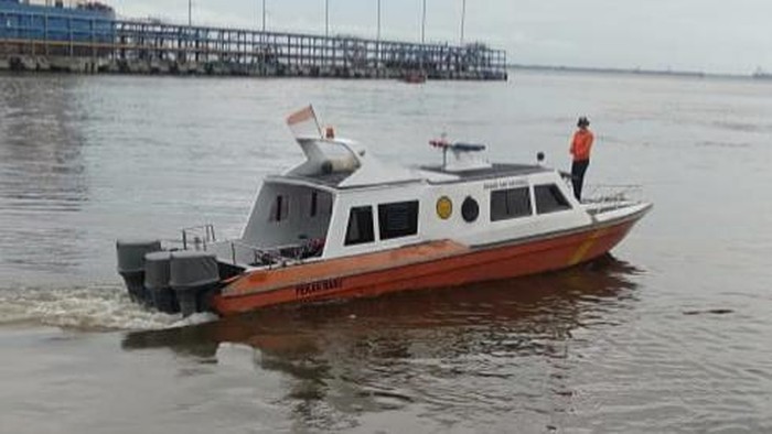 Kapal Basarnas dikerahkan untuk mencari ABK KLM Samudera yang terbakar