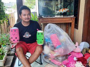 Kisah Unik Keluarga yang Doyan Main Boneka Capit