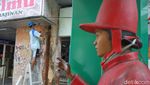 Kerja Keras Mempercantik Pertokoan Malioboro