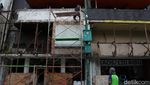Kerja Keras Mempercantik Pertokoan Malioboro