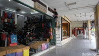 Pemerintah Kota Yogyakarta berencana menata kawasan pertokoan di Malioboro dengan mengembalikan fasad bentuk bangunan lawas untuk menambah daya tarik pengunjung serta bagian dari sumbu perekonomian dan budaya di Yogyakarta.