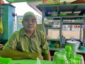 Kisah Pria Kendari Haji Bareng Istri-Beli 2 Rumah dari Jualan Bakso Keliling