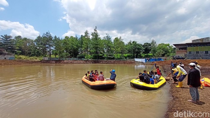 Kolam Retensi Pasirkaliki di Cimahi.