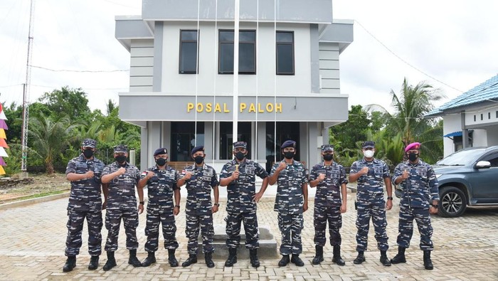 Komandan Pangkalan Utama TNI AL XII (Danlantamal) XII, Laksamana Pertama TNI Suharto, yang didampingi Pejabat Utama Lantamal XII yang tergabung dalam rombongan kunjungan kerja Danlantamal XII guna meninjau Posal dan Posmat dalam jajaran Lantamal XII, dibagian utara wilayah kerja Lantamal XII, serta unsur Forkopimda Kab/Kota Kalbar. Rabu (16/02/2022).