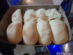 Kue Balok Mang Mail, Kudapan Hangat Melawan Dinginnya Malam