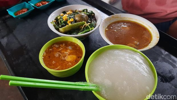 Kuliner Sinonggi, punya rasa hambar tapi lezat (detikSulsel/Nadhir Attamimi)