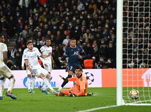 Madrid Ditekuk PSG, Courtois Semprot Toni Kroos