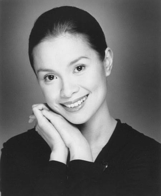 Lea Salonga merupakan penyanyi asal Filipina yang populer di era 90-an. Dia merilis album di bawah label Atlantic Records, menjadikannya penyanyi Filipina yang menandatangani kontrak kerja sama dengan label rekaman internasional. Foto: Instagram/@msleasalonga