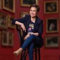 Bertambah usia, kecantikan ibu satu anak ini tak luntur. Ia justru semakin terlihat cantik di usia yang sudah menginjak kepala lima. Foto: Instagram/@msleasalonga