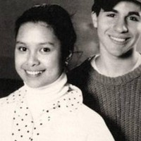 Single berjudul ‘We Could Be In Love’ yang dibawakannya duet bersama Brad Kane meledak di pasaran dan jadi salah satu ‘lagu cinta wajib’ di era 90-an. Foto: Instagram/@msleasalonga