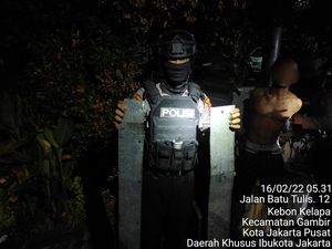Maling di Toko Roti Jakpus Ditangkap Warga, Sempat Diikat di Tiang Listrik