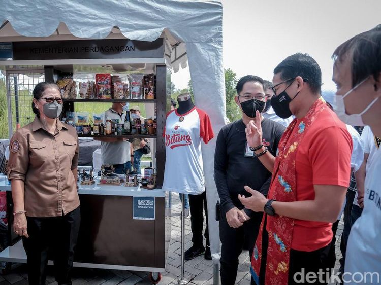 Momen Sandiaga Kunjungi Bitung hingga Banggakan Kuliner Lokal