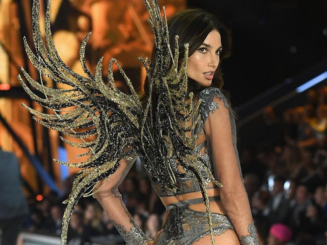 Lily Aldridge mendapatkan bayaran hingga US$ 24 juta. Dia menjadi model lingerie Victoria’s Secret sejak 2009. Namun Lily baru terpilih sebagai Victoria’s Secret Angel pada 2010. Pada 2015, Lily terpilih untuk mengenakan bra termahal Fantasy Bra yang harganya mencapai US$ 2 juta. Foto: Getty Images