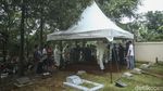 Momen Pemakaman Dorce Gamalama di TPU Bantar Jati
