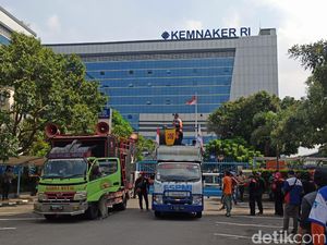 Anggota Komisi IX Minta Jokowi Selesaikan Polemik JHT