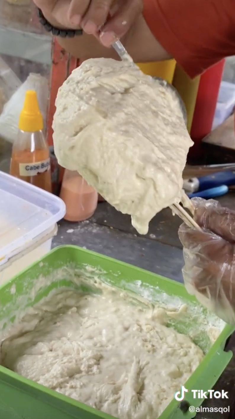 Netizen Jajan Corndog Rp 100 Ribu Jadi 1, Segini Ukuran Jumbonya!