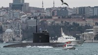 Sebelum kiriman kapal selam, enam kapal perang Rusia telah berlayar ke Laut Hitam melalui Selat Borphorus, papar Sozcu.  