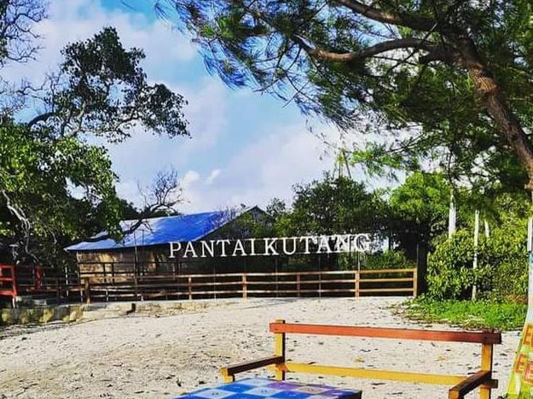 6 Tempat Wisata Aneh Indonesia Ada Bukit Bego dan Pantai Kutang