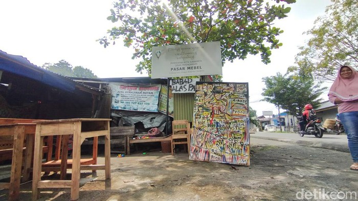 Pasar Mebel Gilingan Solo.