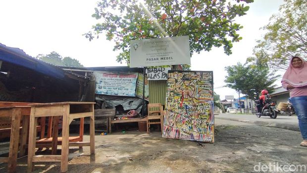 Pasar Mebel Gilingan Solo.