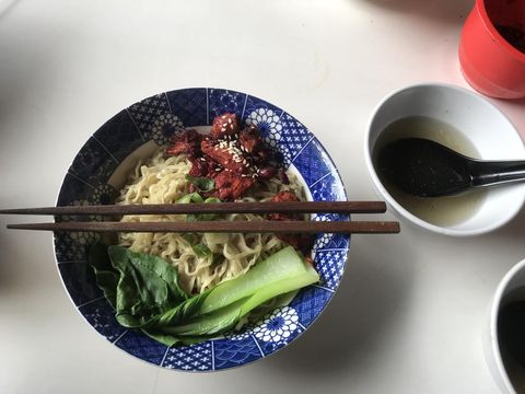 Pemuda Sukabumi sukses dengan Bakmie Sejawat. Omzetnya mencapai ratusan juta per bulan