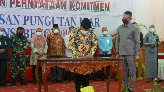 Penandatanganan komitmen pemberantasan pungli