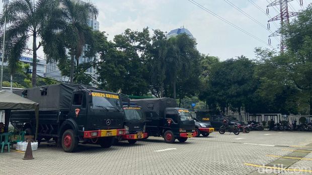 Pengamanan Kantor Pusat BPJS Ketenagakerjaan Jelang Demo Buruh Terkait JHT