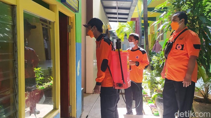 penyemprotan disinfektan