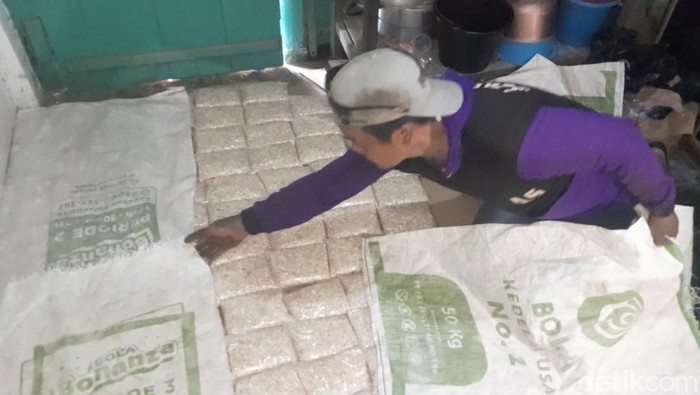 Perajin tahu dan tempe di Kabupaten Brebes, Rabu (16/2/2022).