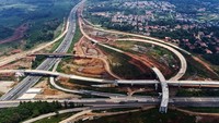 PT Jasa Marga melalui PT Jasamarga Japek Selatan (JJS) mencatat progres konstruksi Jalan Tol Jakarta-Cikampek atau Japek II Selatan Seksi 3 (Tamanmekar-Sadang) hingga akhir Januari 2022 telah mencapai 60,82 persen. 