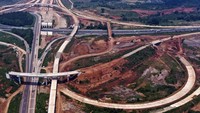 Jalan Tol Jakarta-Cikampek (Japek) II Selatan Seksi 3 (Tamanmekar-Sadang) itu sepanjang 27,85 km.