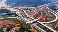 Jakarta-Cikampek II Selatan paket 3 sepanjang 31,25 km. ANTARA FOTO/Muhamad Ibnu Chazar  