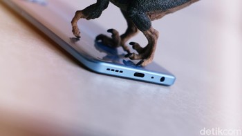 Ponsel ini punya kapasitas baterai 4.500 mAh dengan 60W SuperDart Charge.Foto: Adi Fida Rahman/detikINET