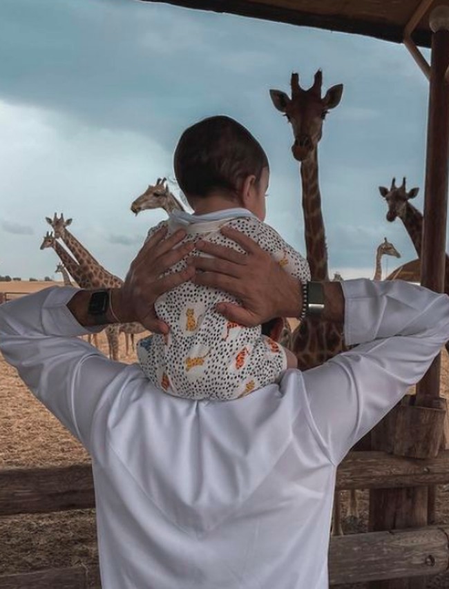 Sheikh Hamdan bin Mohammed bin Rashid Al Maktoum atau yang dijuluki sebagai pangeran tampan Dubai itu ternyata sudah memiliki anak. Foto: dok. Instagram/@faz3