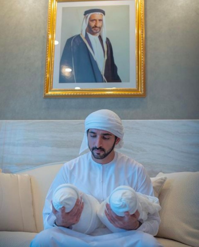 Meski beberapa kali mengunggah foto dengan anaknya, namun Sheikh Hamdan tidak pernah menunjukkan wajah putra dan putrinya itu. Foto: dok. Instagram/@faz3