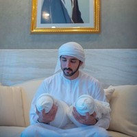 Meski beberapa kali mengunggah foto dengan anaknya, namun Sheikh Hamdan tidak pernah menunjukkan wajah putra dan putrinya itu. Foto: dok. Instagram/@faz3