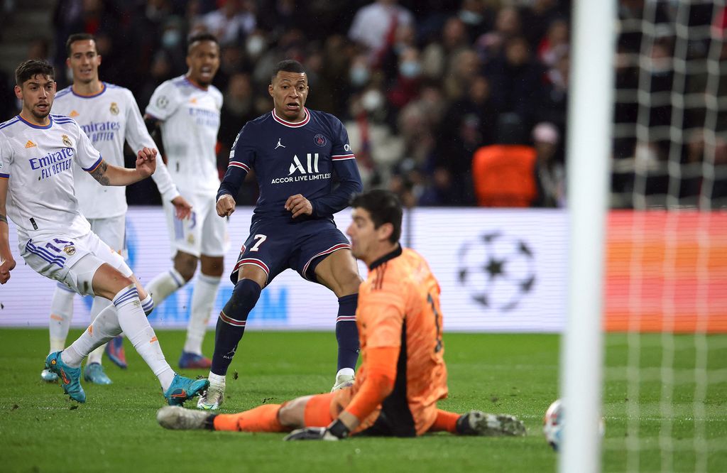 Soccer Football - Champions League - Round of 16 First Leg - Paris St Germain v Real Madrid - Parc des Princes, Paris, France - February 15, 2022 Paris St Germain's Kylian Mbappe scores their first goal REUTERS/Sarah Meyssonnier