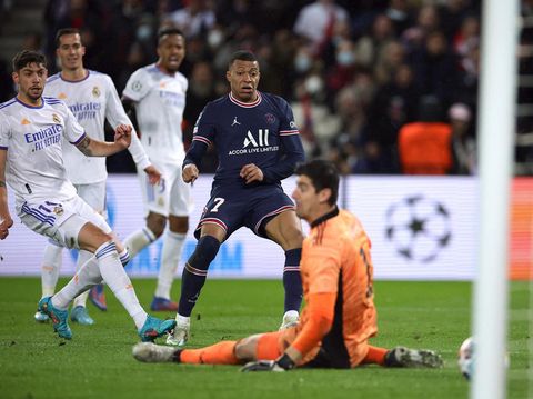 Soccer Football - Champions League - Round of 16 First Leg - Paris St Germain v Real Madrid - Parc des Princes, Paris, France - February 15, 2022 Paris St Germain's Kylian Mbappe scores their first goal REUTERS/Sarah Meyssonnier