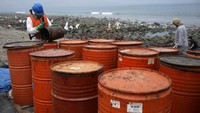 Peru mengumumkan keadaan darurat lingkungan pada Kamis setelah mengumumkan bahwa 21 pantai di pantai Pasifik terkontaminasi oleh tumpahan minyak di kilang yang dikelola oleh sebuah perusahaan swasta yang berbasis di Spanyol.