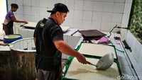 Tahu-tahu ini dipasarkan ke pasar tradisional dan warung makan di Kulon Progo, Bantul, Sleman dan sekitarnya