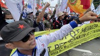 Sebelumnya, Presiden KSPI Said Iqbal menyatakan hari ini massa buruh menggelar aksi demo di depan kantor Kementerian Ketenagakerjaan (Kemnaker) dan kantor pusat BPJS Ketenagakerjaan.  